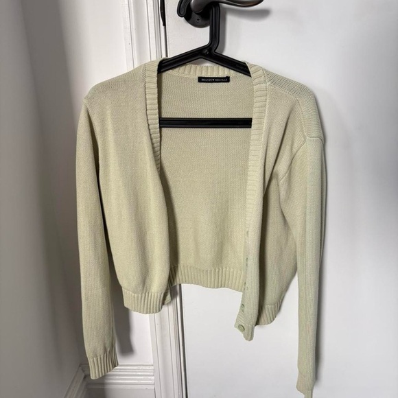 Brandy Melville Light Green Cardigan Sweater - Picture 2 of 3